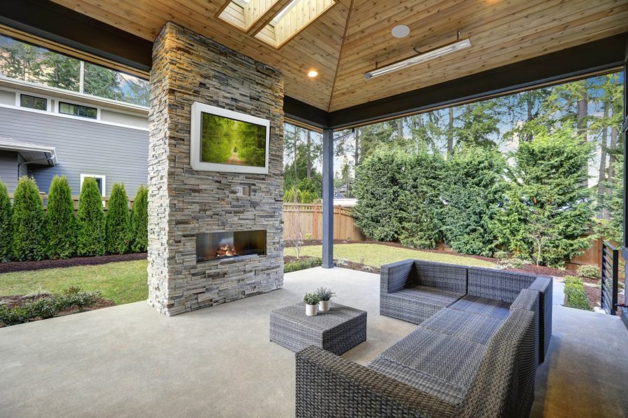65- Horizon Polar White, mounted outdoor with green path-min